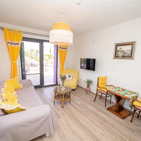 Dom wakacyjny Butik Mor Salkim Evleri *